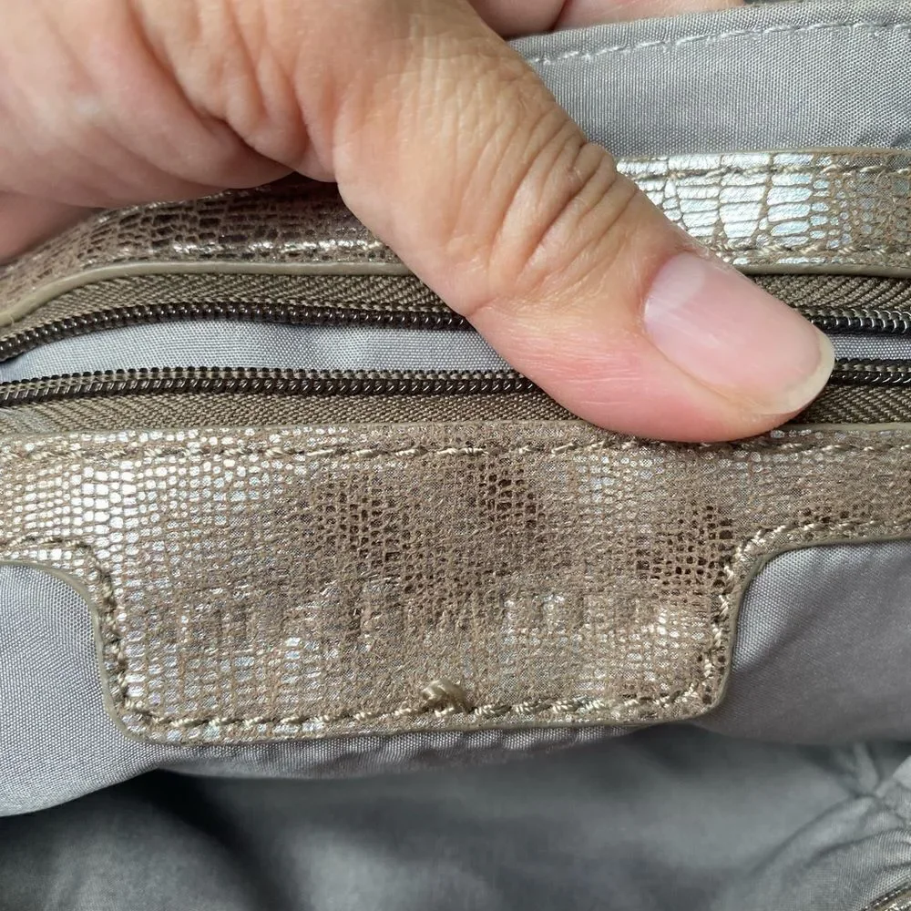 The limited Metallic Reptile Embossed Purse - Picture 6 of 6